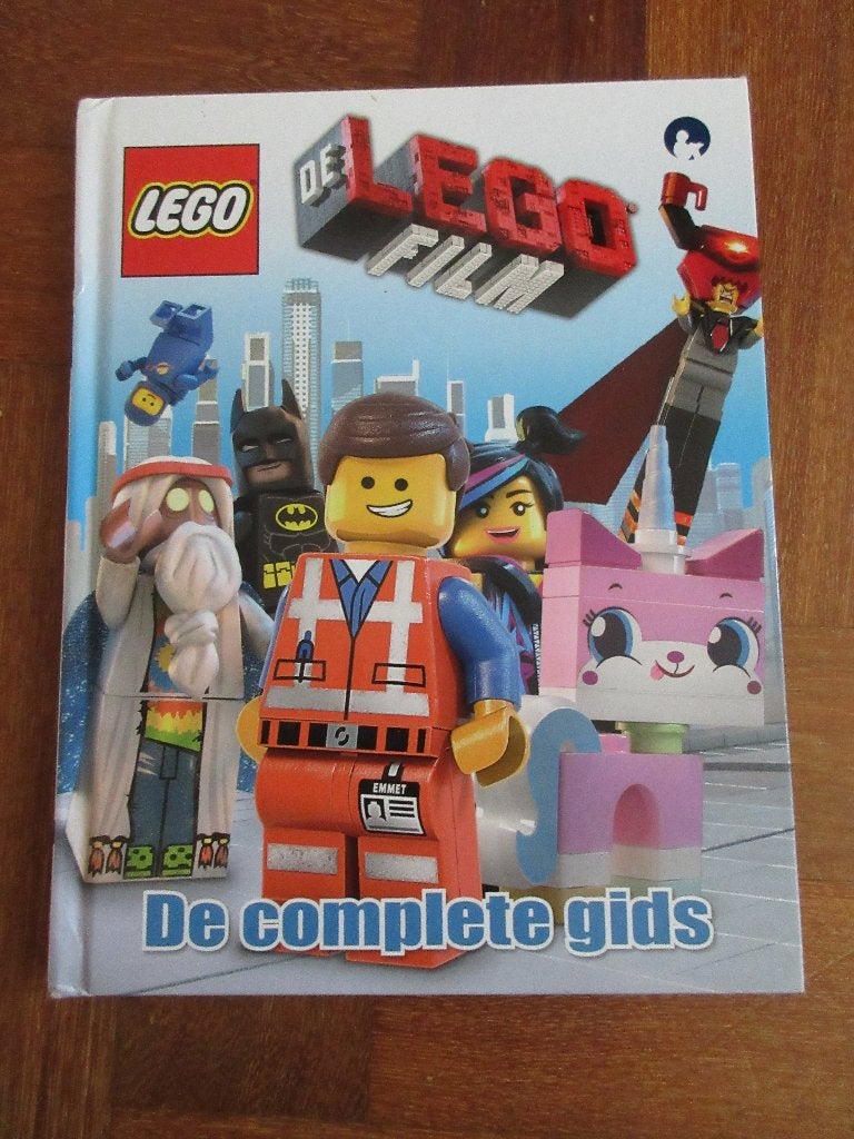 Boek : De Lego film De complete gids, Boeken, Ophalen of Verzenden, Gelezen, Fictie algemeen