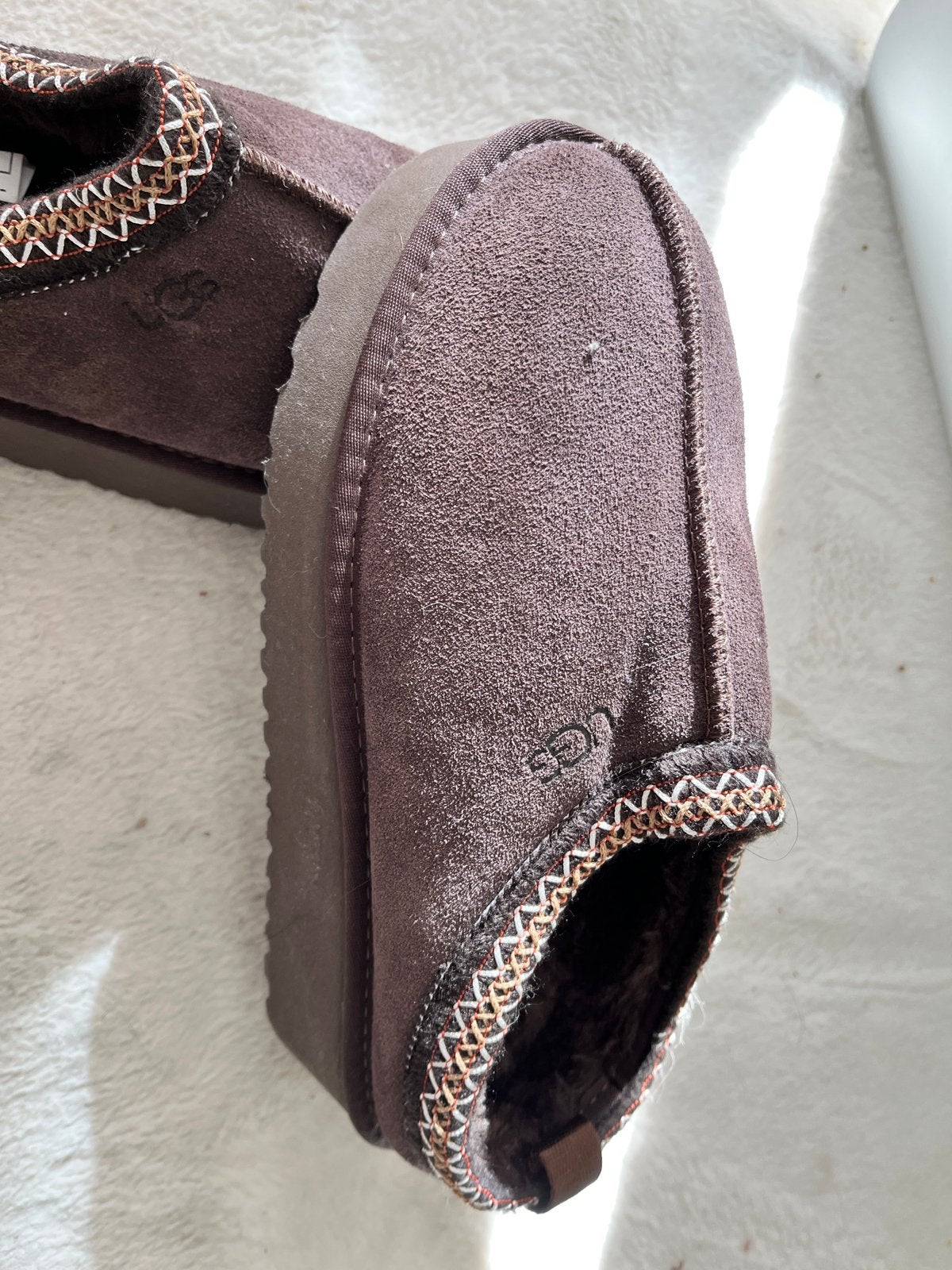 Ugg pantoffels maat 43/44 - Nooit gedragen, Ophalen of Verzenden, Nieuw, Bruin, Pantoffels of Sloffen