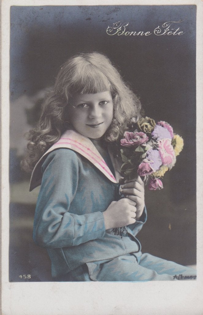 Meisje lang haar en bloemen. Leuke oude AK., Verzamelen, Ophalen of Verzenden, Voor 1920, Ongelopen, Kinderen