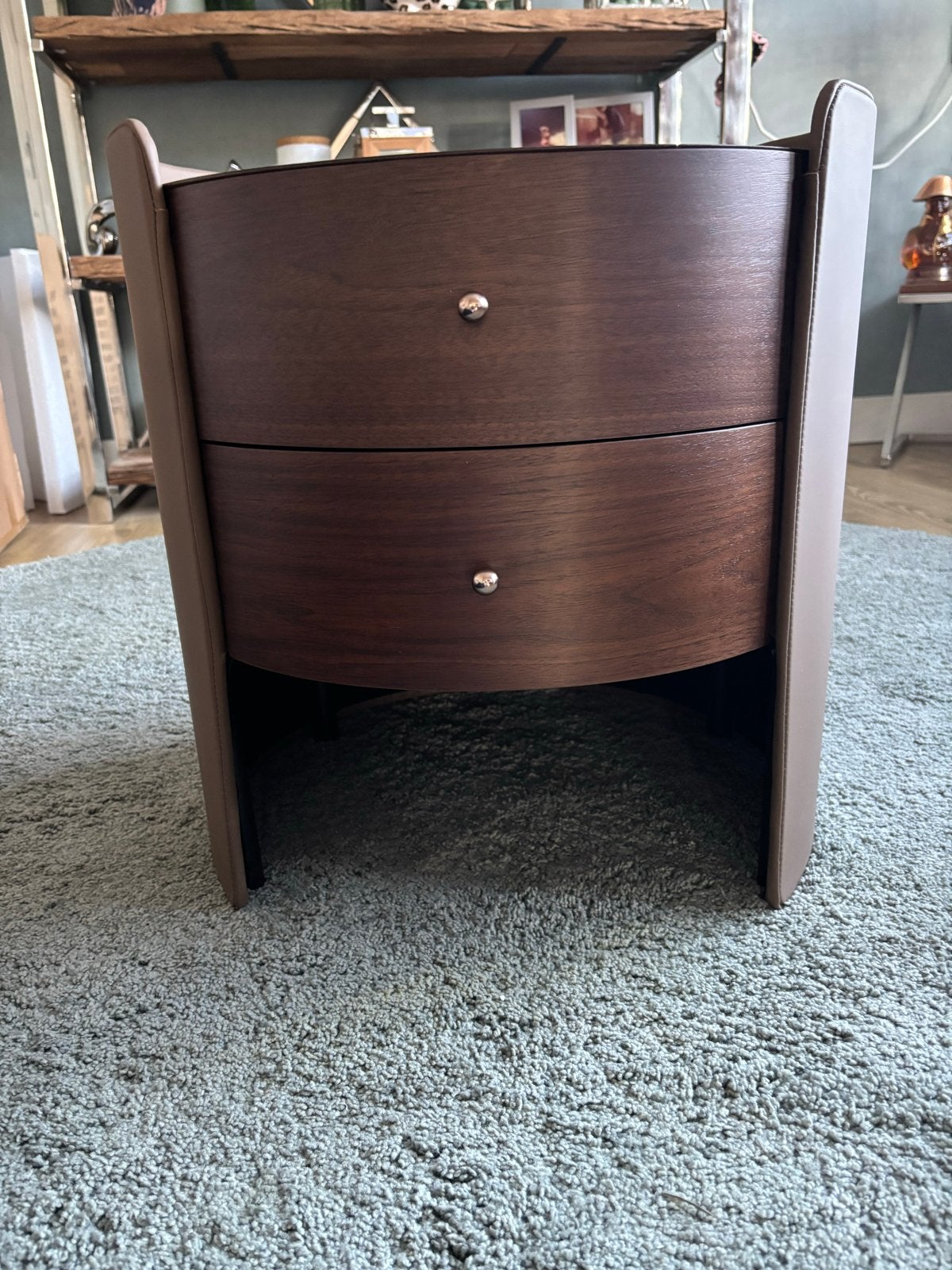 AM.PM Firmo Nachtkastje van Notenhout en Leer, Ophalen, Nieuw, 55 tot 70 cm, 45 tot 65 cm