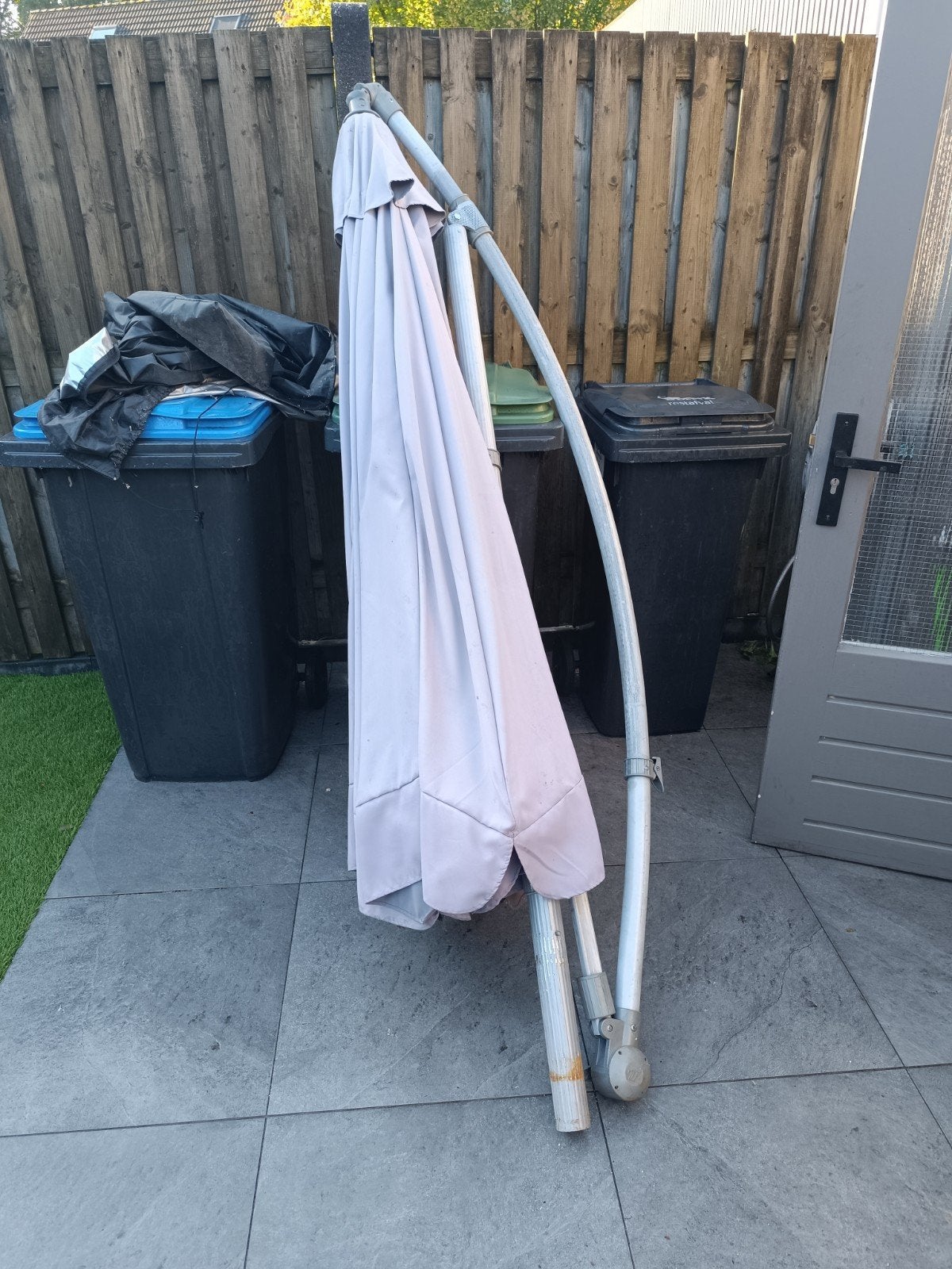 Zweefparasol met granieten voet, Tuin en Terras, Ophalen, Gebruikt, Meer dan 4 meter, Zweefparasol