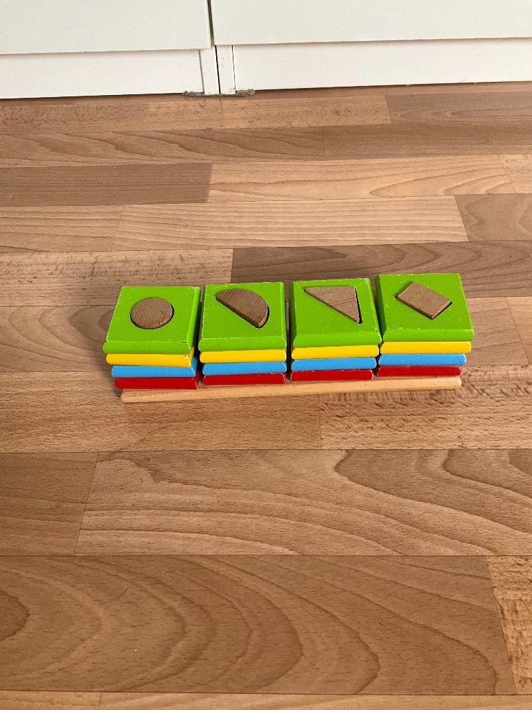 Te koop: Leerzame houten vormen puzzel., Ophalen of Verzenden, Gebruikt, Overige typen