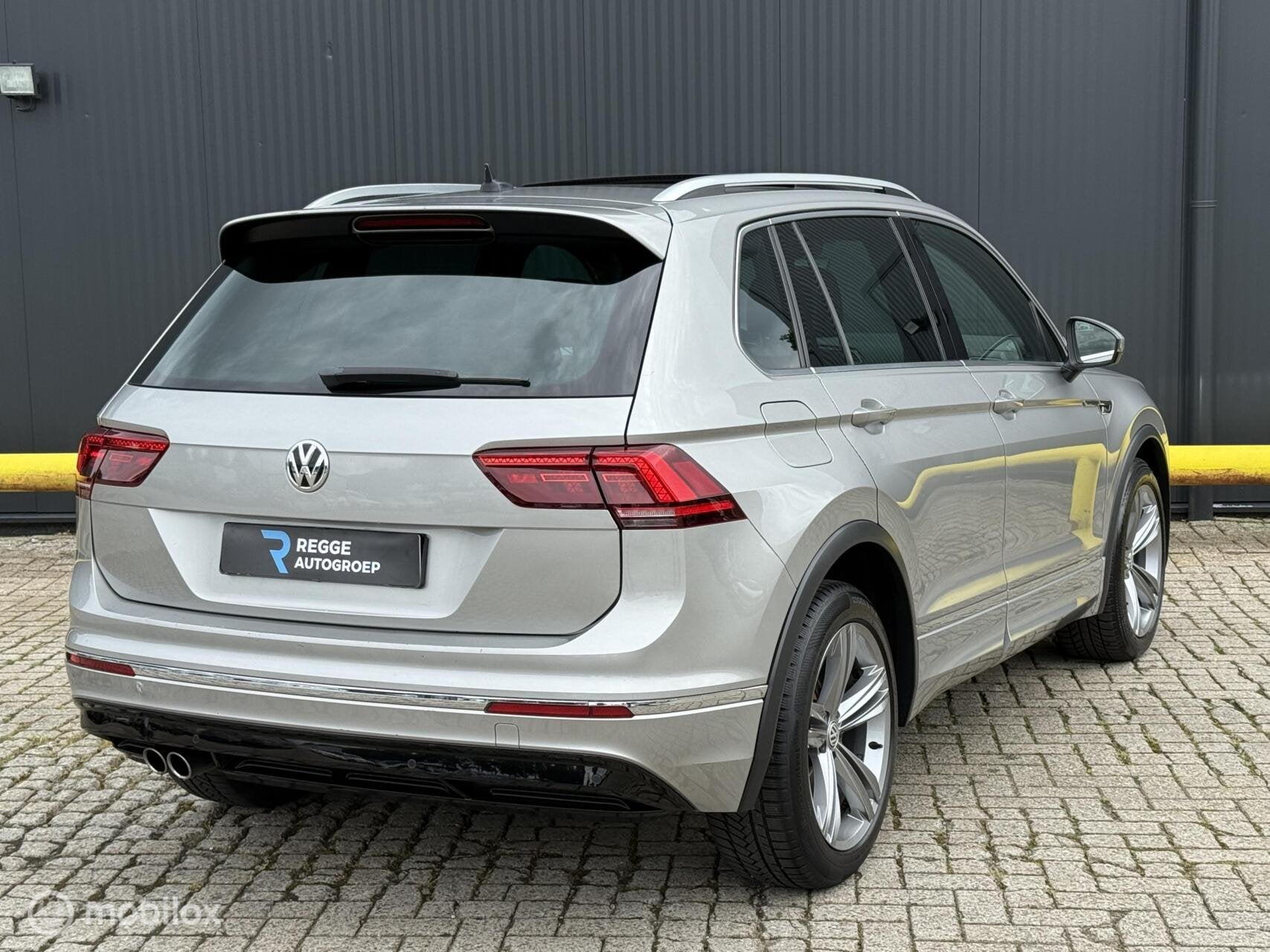 Volkswagen Tiguan 1.5 TSI ACT R-Line PANORAMADAK | AUTOMAAT, Auto's, 15 km/l, Euro 6, 150 pk, Origineel Nederlands