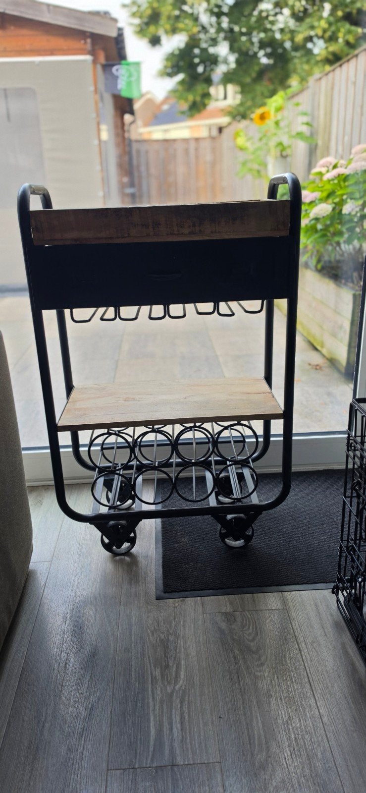 Wijnrek op wielen., Huis en Inrichting, Woonaccessoires | Wijnrekken, Ophalen, Hout