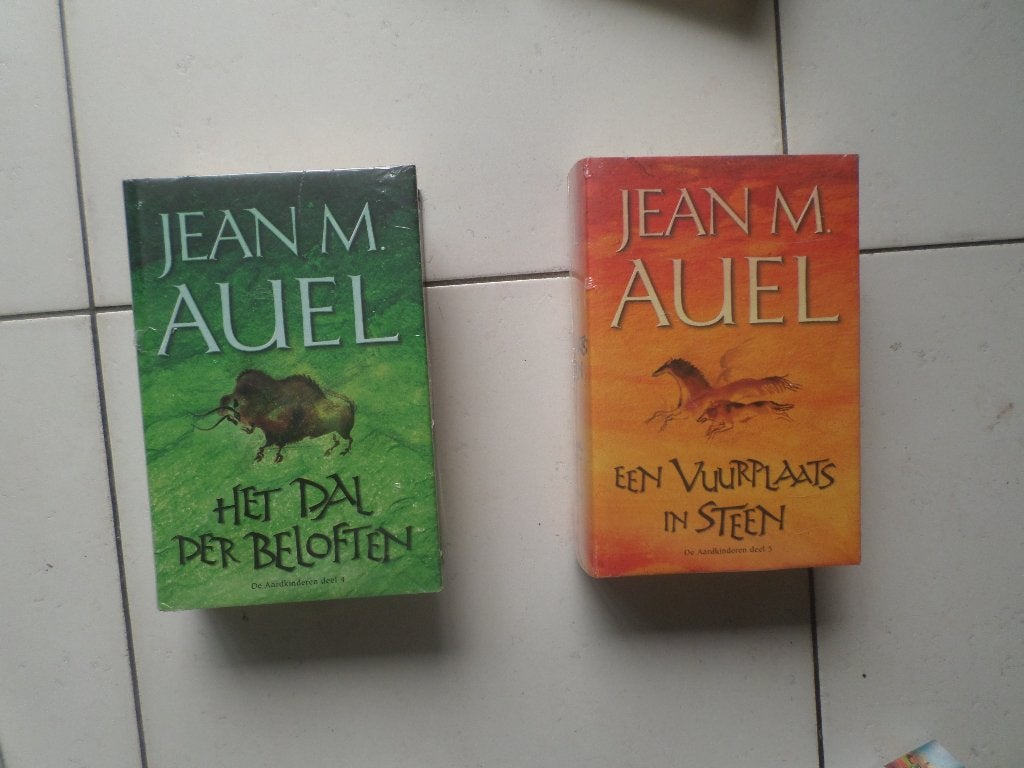 DEEL 4 & 5 van serie DE AARDKINDEREN Jean M. AUEL !! NIEUW!!, Ophalen of Verzenden, Nieuw, Jean M. Auel