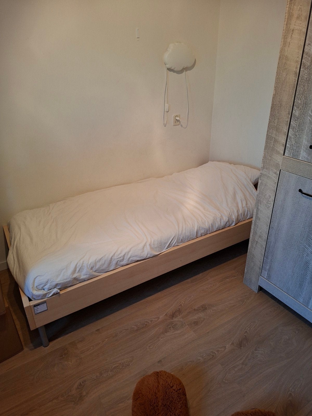 Eenpersoonsbed met houten frame - Zo goed als nieuw, 90 cm, Ophalen of Verzenden, Zo goed als nieuw, 200 cm