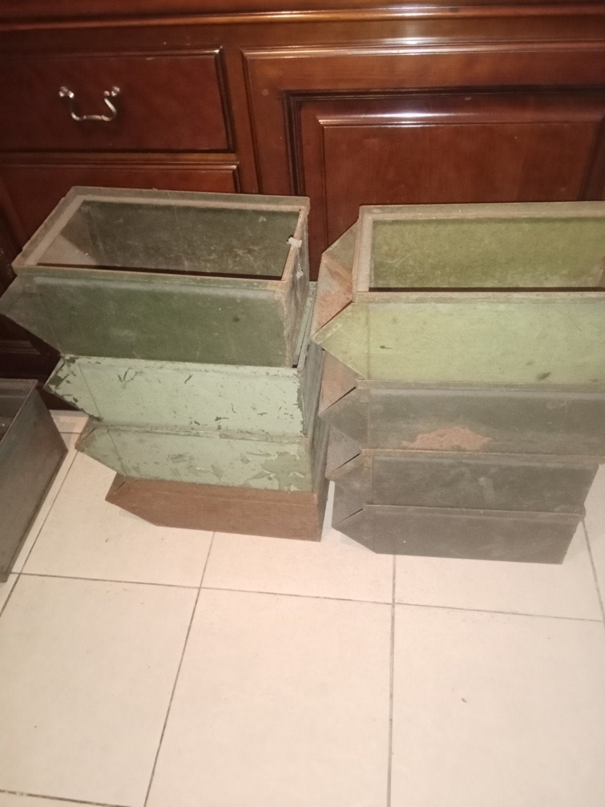 8 Vintage Industriële Metalen Stapelbakken / Magazijnbakken, Ophalen
