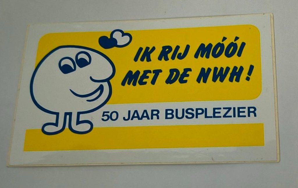 Sticker Ik rij mooi met de NWH! 50 jaar busplezier, Ophalen of Verzenden, Zo goed als nieuw, Bedrijf of Vereniging