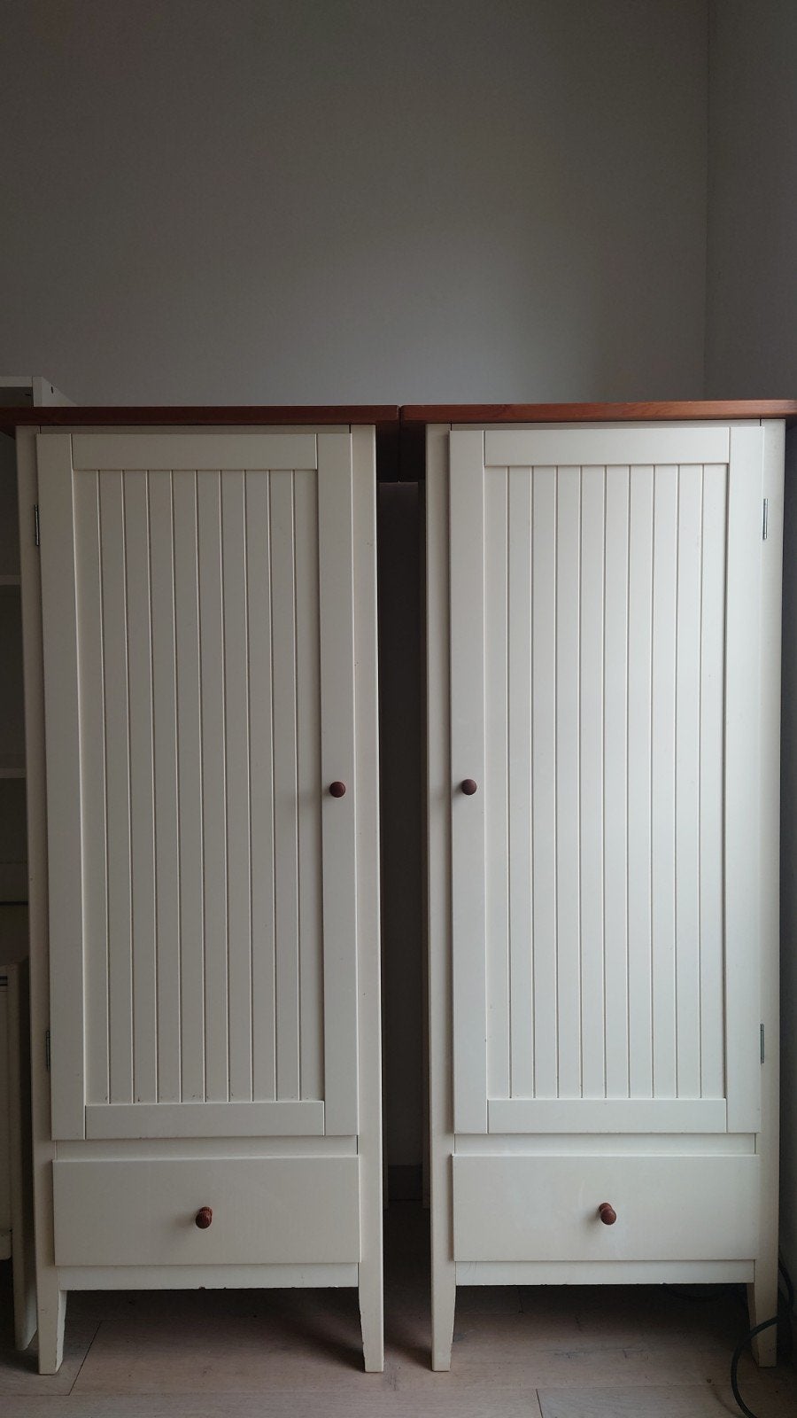 Twee crèmekleurige Ikea Visdalen kasten, Gebruikt, 50 tot 100 cm, Landelijk, 150 tot 200 cm