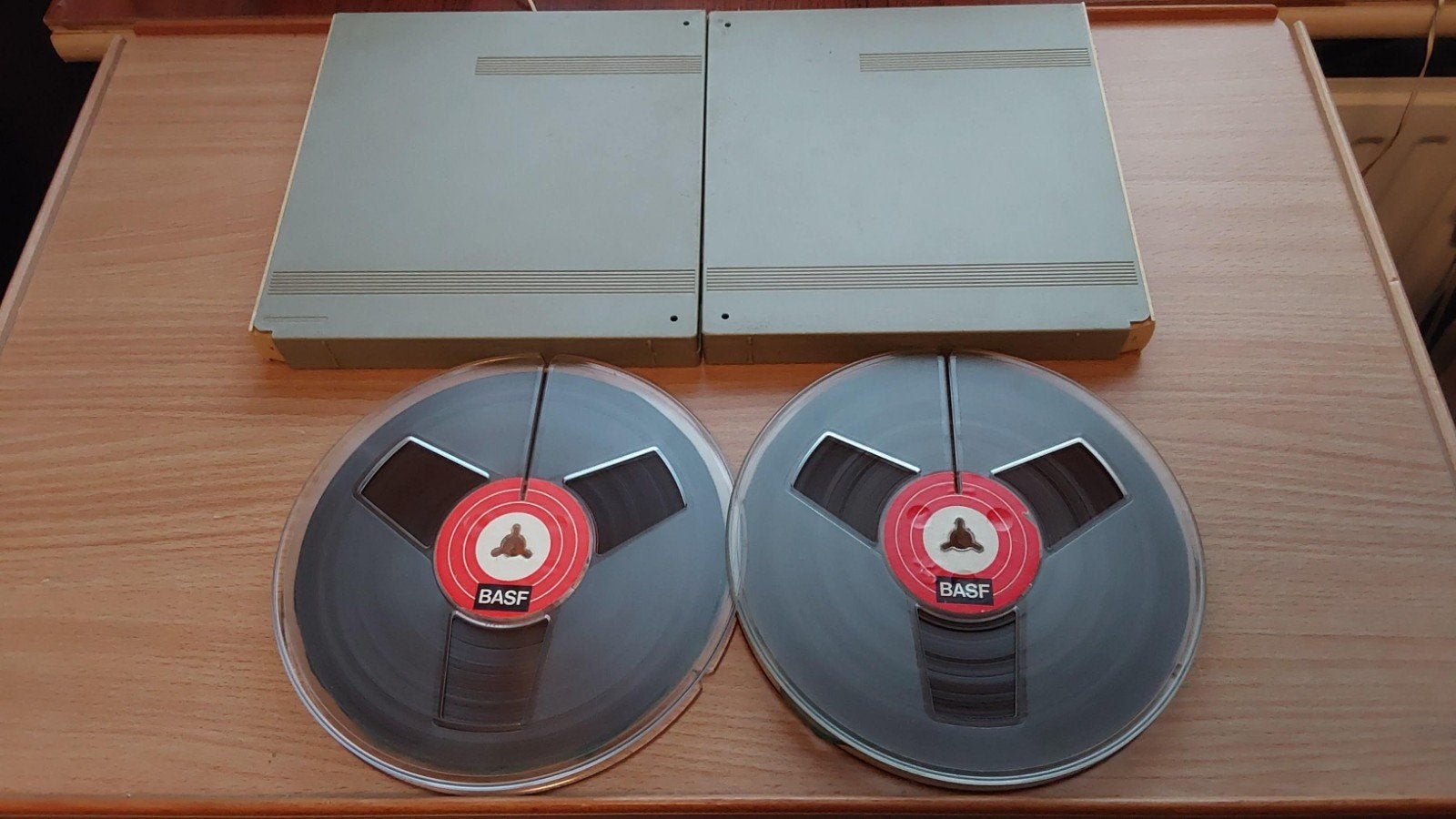 2 stuks Basf 18cm spoelen met Tape en  kunststoffen cassette, Ophalen of Verzenden, Onderdeel