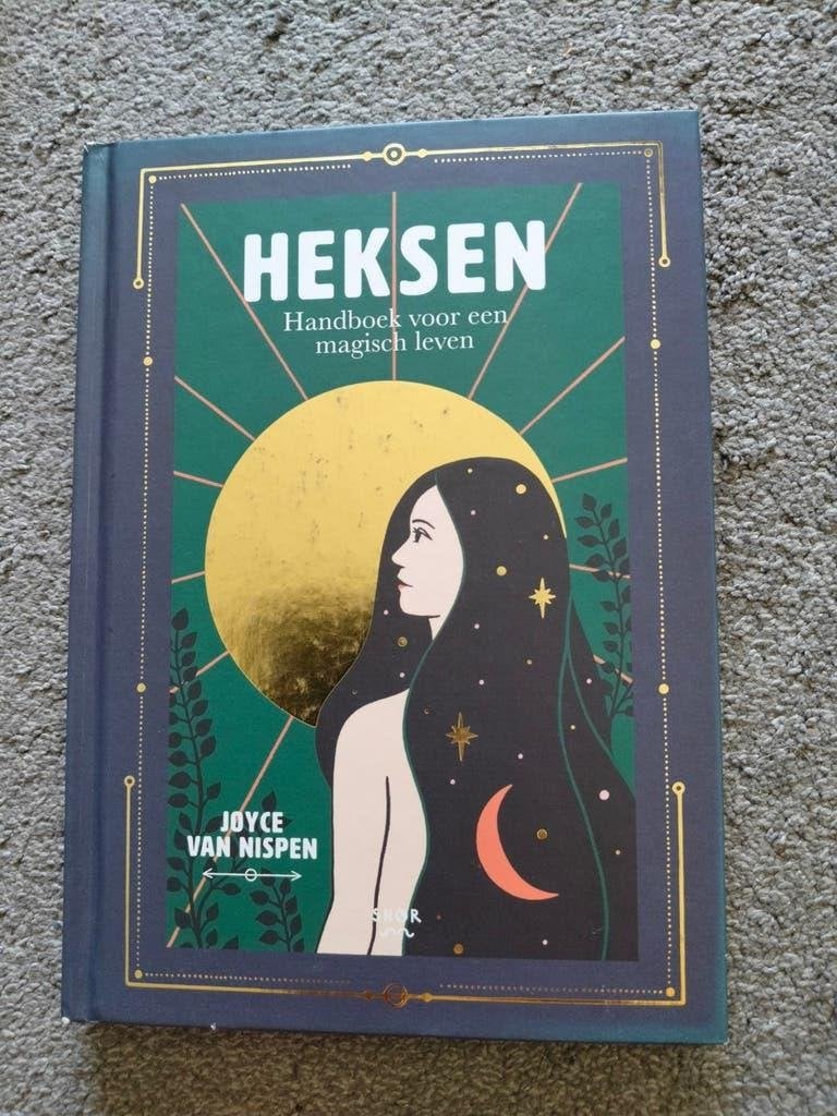 Heksen: Handboek voor een magisch leven - Joyce van Nispen, Spiritualiteit algemeen, Joyce van Nispen, Ophalen of Verzenden, Zo goed als nieuw