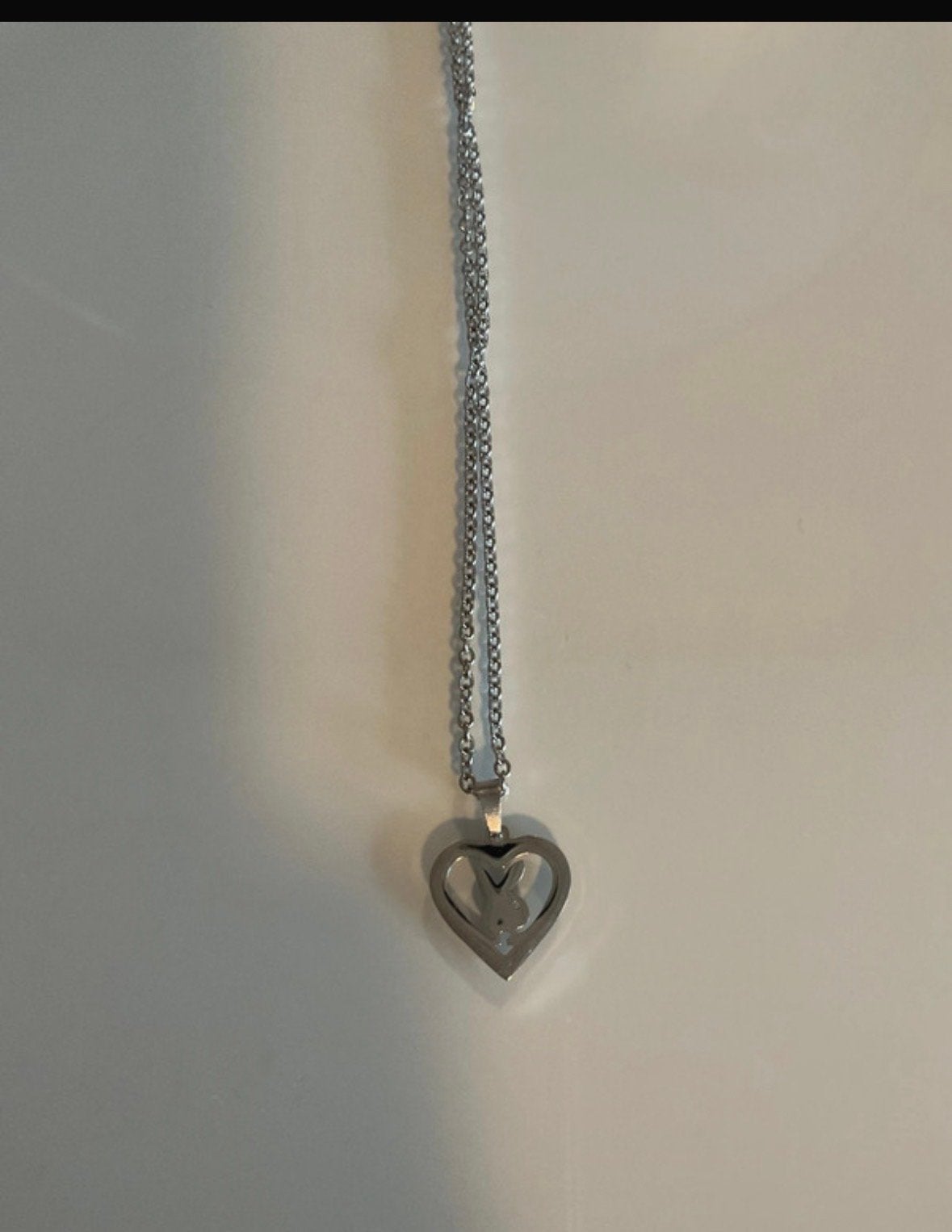 Zilverkleurige ketting met hartvormige Playboy hanger, Sieraden, Tassen en Uiterlijk, Ophalen of Verzenden, Zo goed als nieuw