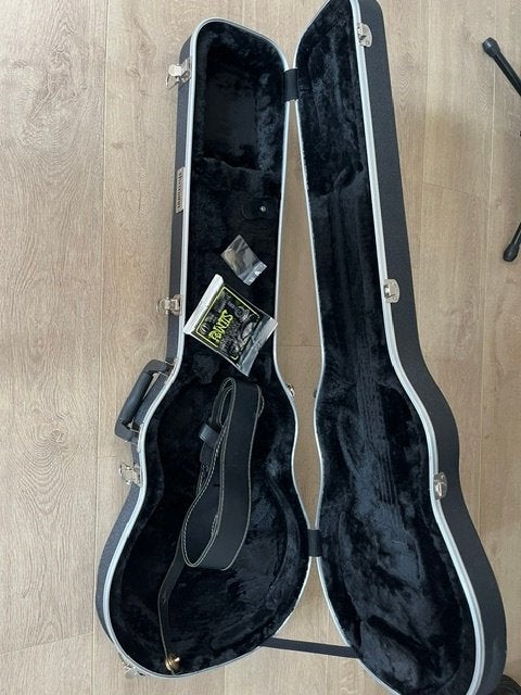 Foto 10 van ESP LTD EC-256 Black  EMG James Hetfield pickups +,koffer