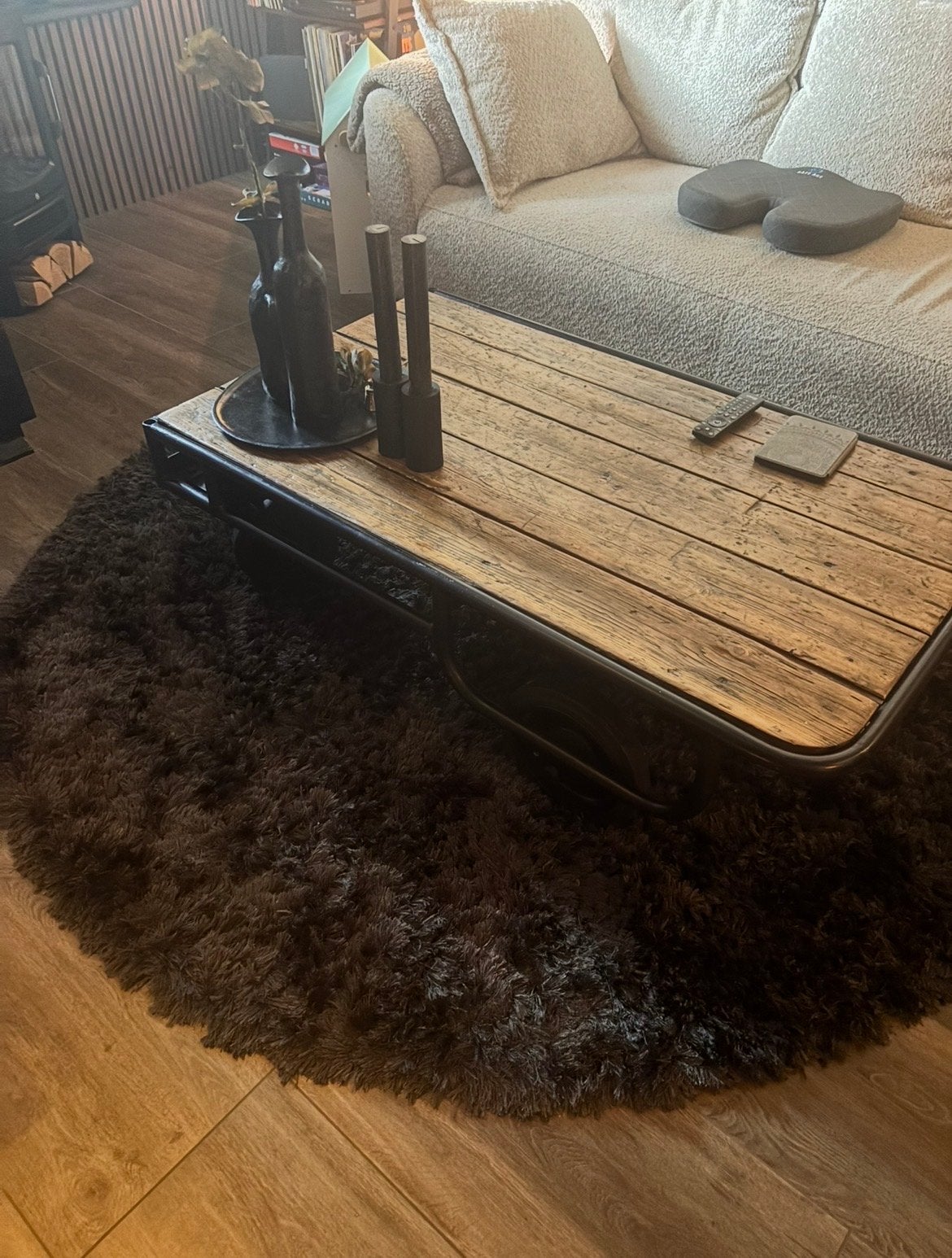 Rond hoogpolig zwart vloerkleed - 2 meter diameter, Huis en Inrichting, Stoffering | Tapijten en Kleden, Zwart, Rond, Ophalen of Verzenden