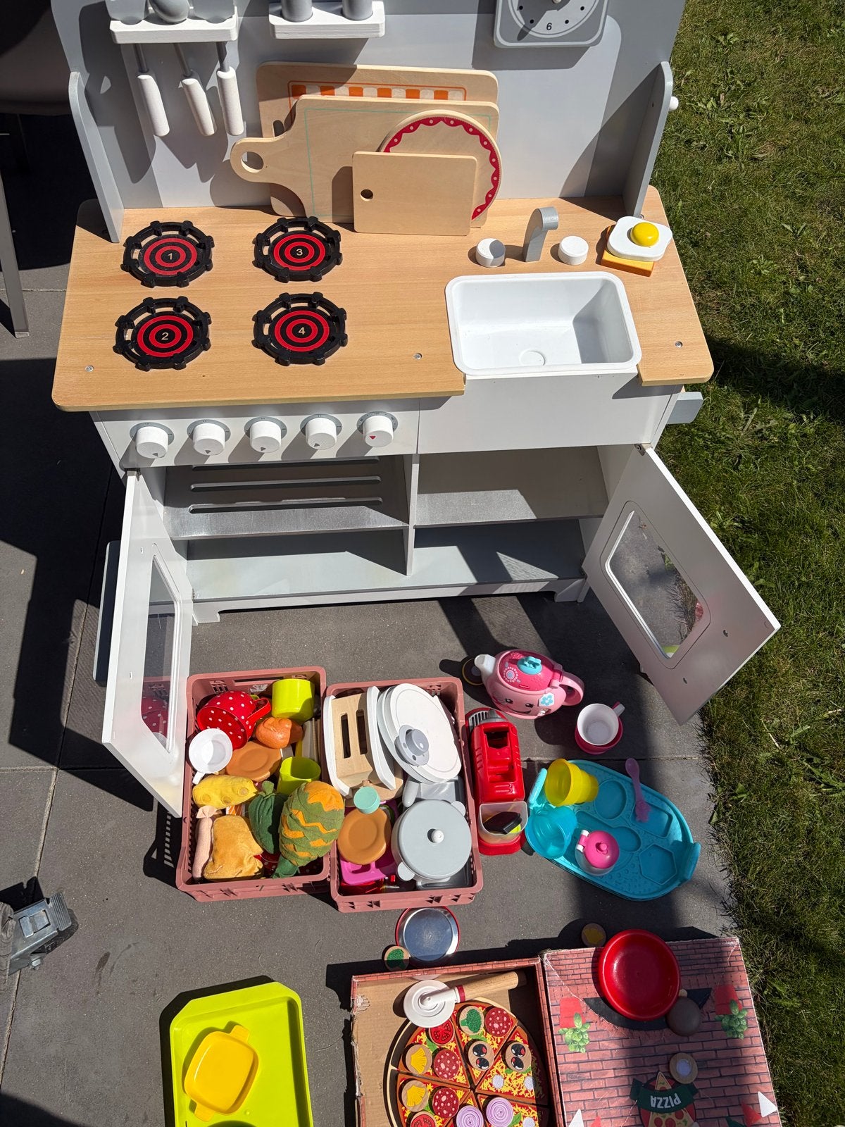 Houten speelkeuken bandits and angels, Kinderen en Baby's, Speelgoed | Houten speelgoed, Ophalen, Zo goed als nieuw, Meubelstuk of Keukentje