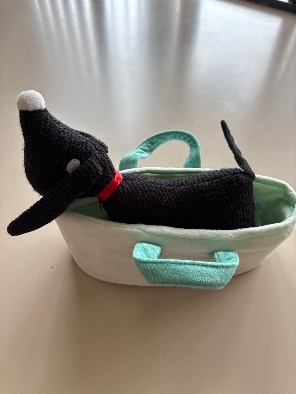 Zwarte Teckel Knuffel met Draagtasje - Zo Goed als Nieuw, Zwart, Zo goed als nieuw, Met kleding of accessoire, Hond