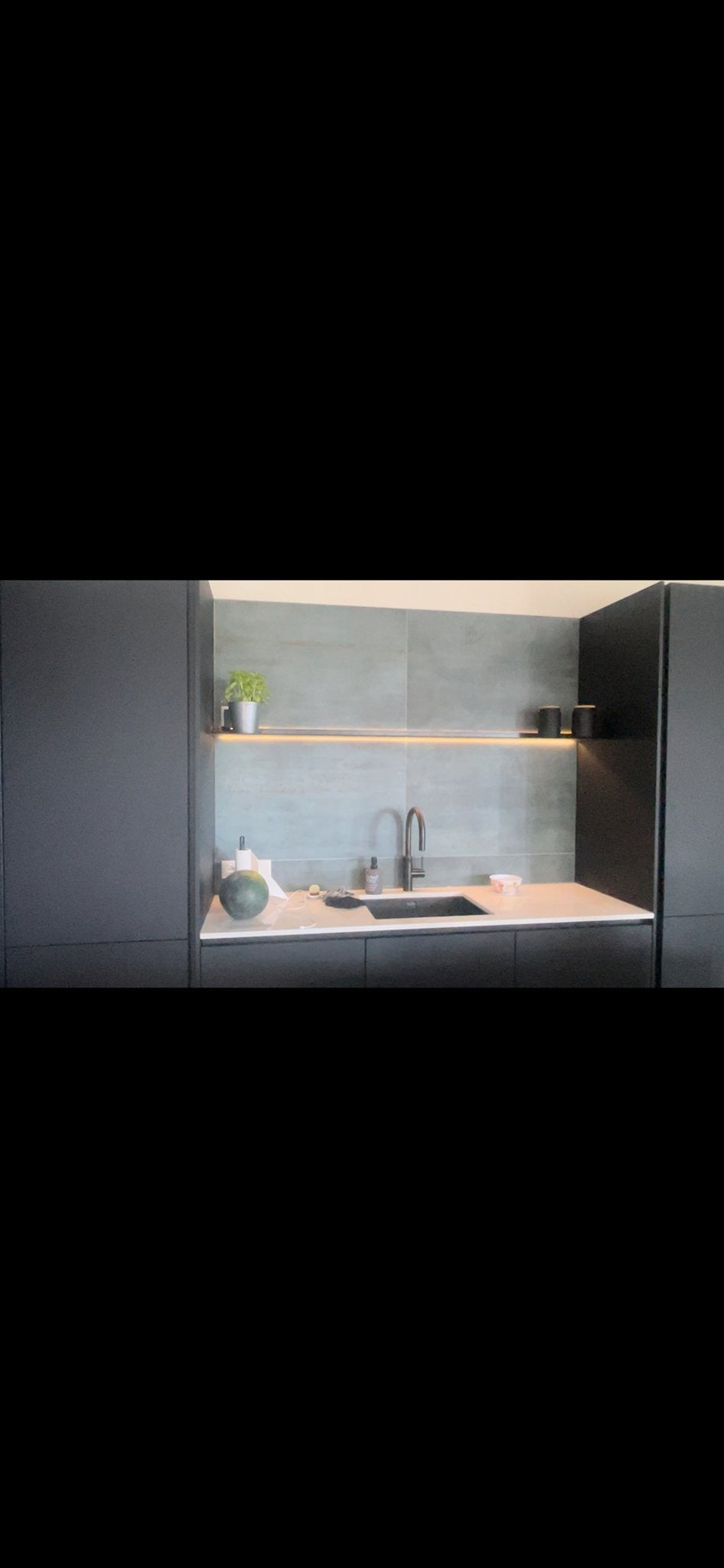 Strakk wandplank met verlichting - Gunmetal 180x29,5cm, Ophalen, Gebruikt