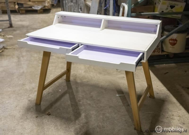 Online Veiling: Bureau/sidetable
