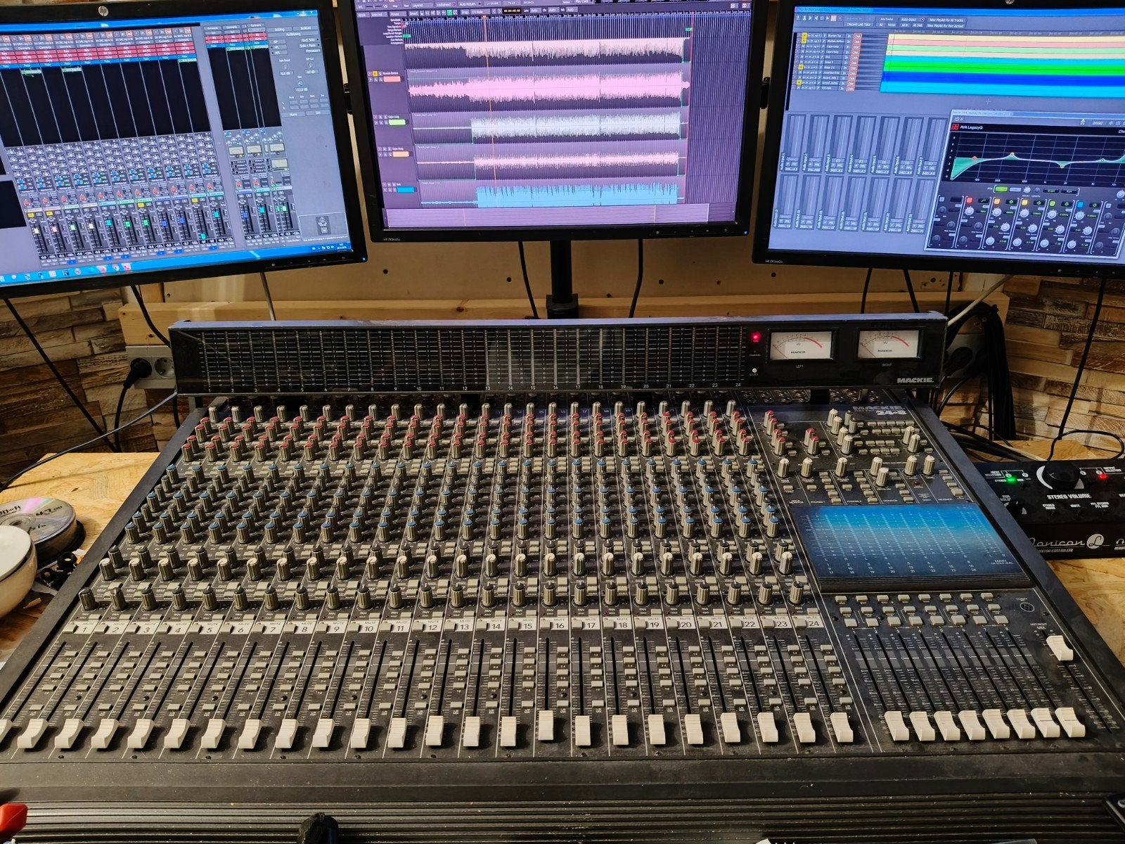 Mackie 24-8 Bus Mixer incl meetbrug met werkende VU meters, Ophalen, Gebruikt, 20 kanalen of meer