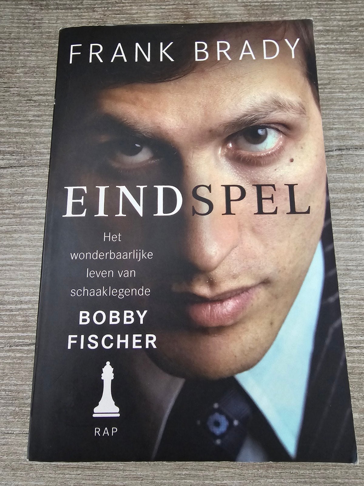 Eindspel Het wonderbaarlijke leven van schaaklegende Bobby F, Boeken, Ophalen of Verzenden, Gelezen