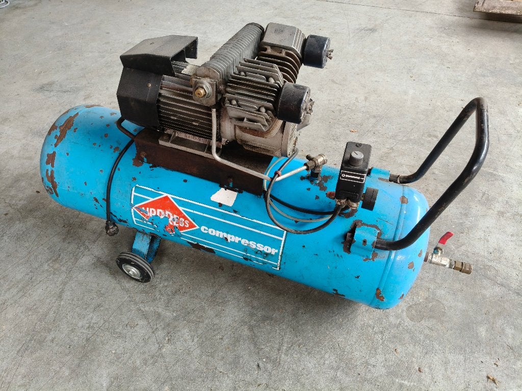 Compressor - Slaat niet aan (defect), Ophalen, Gebruikt, Minder dan 200 liter/min, 25 tot 100 liter