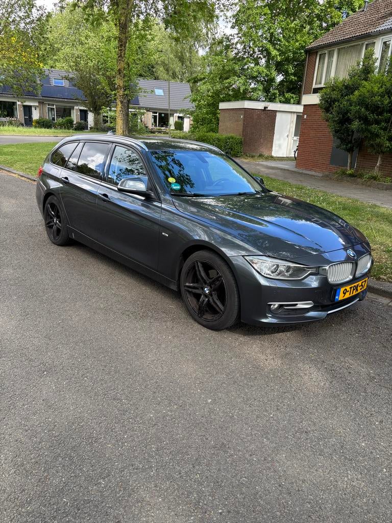 BMW 3-Serie 2.0 320D Touring AUT 2013 Grijs, Auto's, BMW, Achterwielaandrijving, 1995 cc, Zwart, 4 cilinders