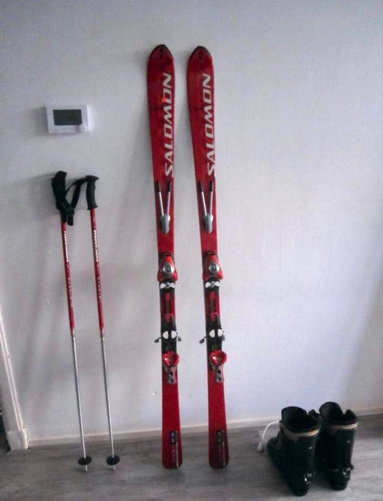 Complete Salomon ski set: ski's, stokken en schoenen, Sport en Fitness, Ophalen, 160 tot 180 cm, Salomon, Zo goed als nieuw