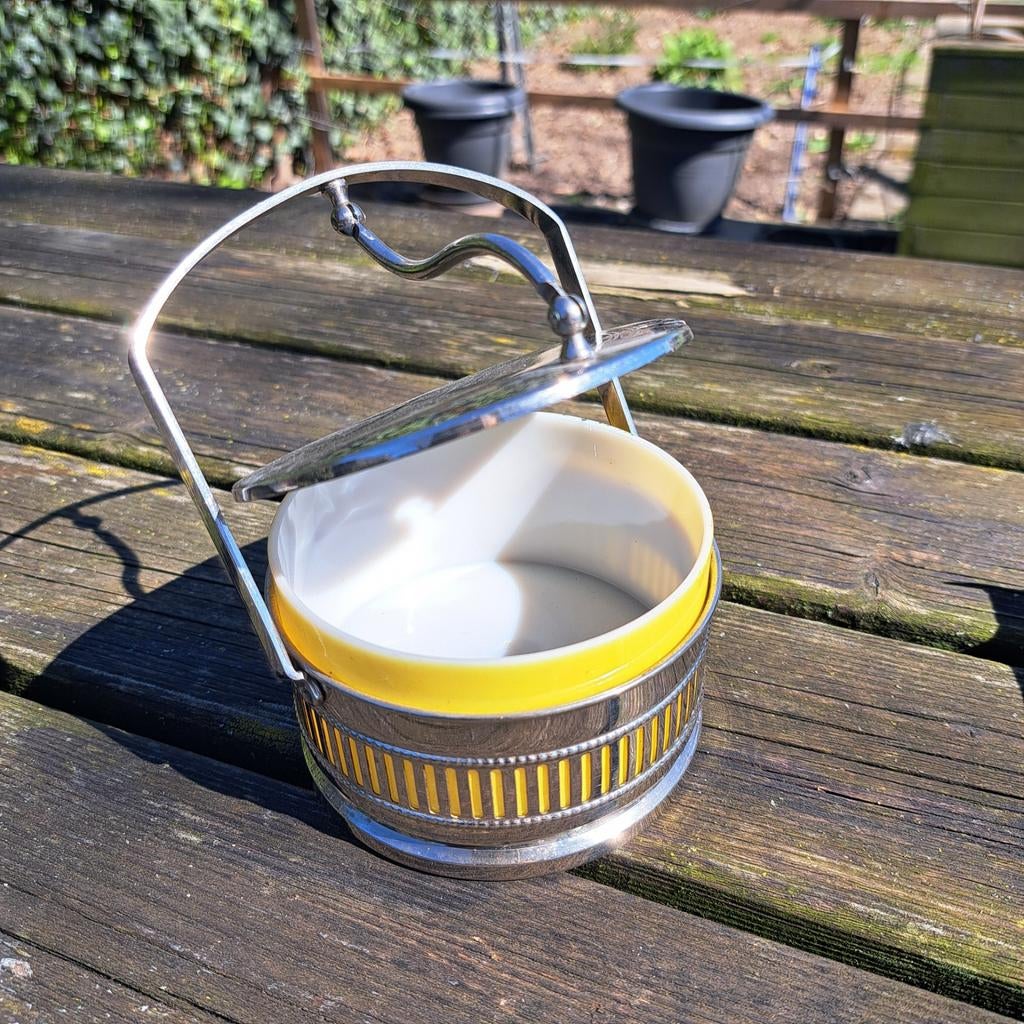 Antieke jam- of boterpot, Ophalen