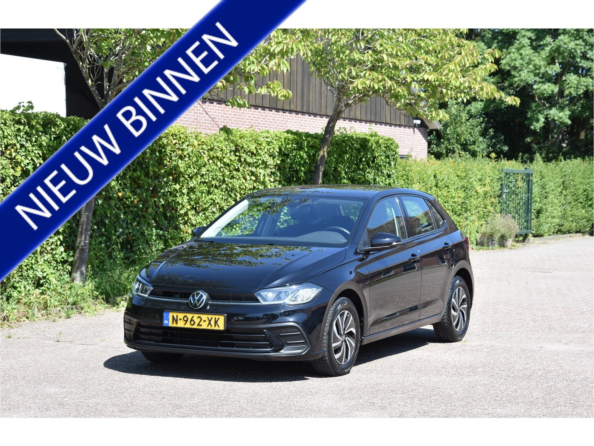Volkswagen Polo 1.0 TSI 96 PK Life IQ drive LED Carplay PDC, Stof, Gebruikt, 580 kg, Met garantie (alle)
