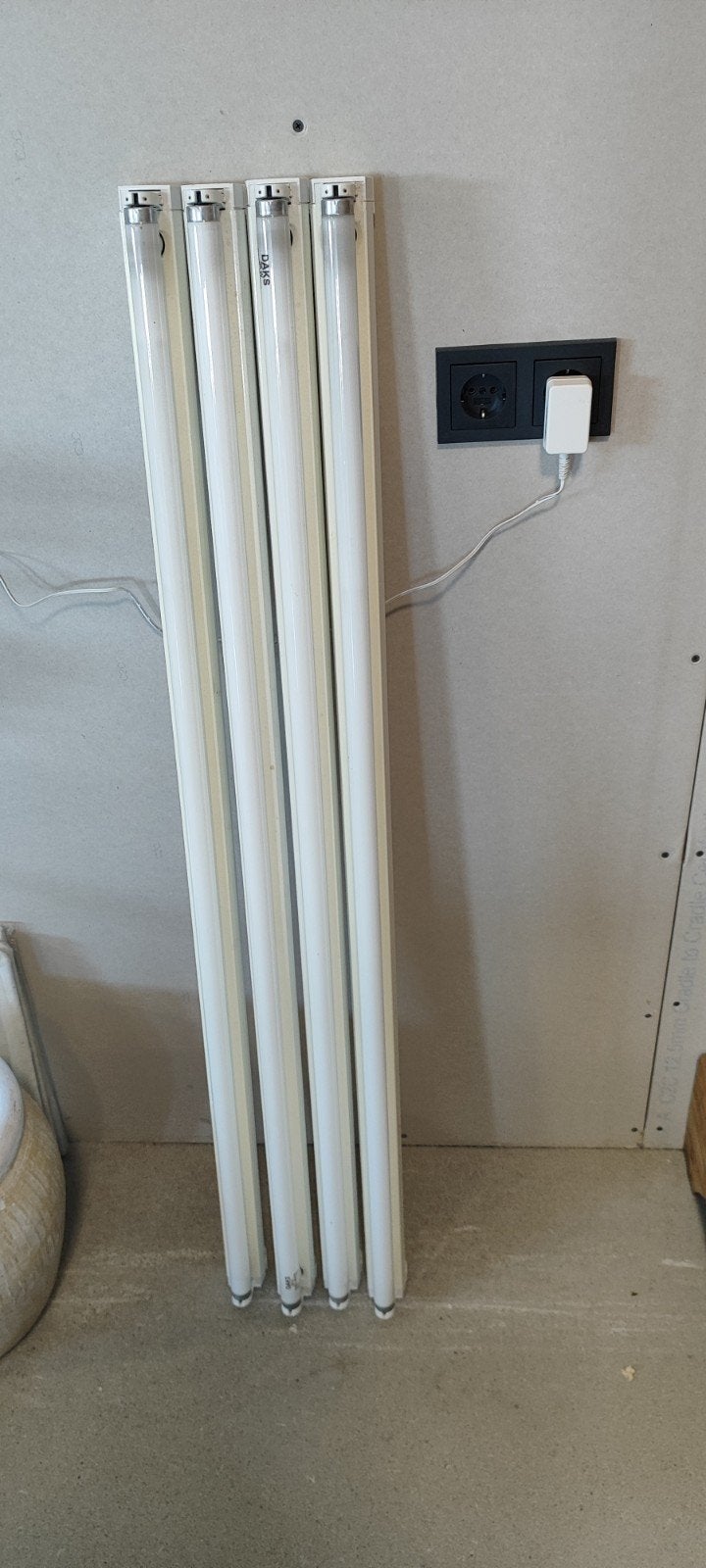 4 TL armaturen met buis, Doe-het-zelf en Verbouw, Elektra en Kabels, Ophalen