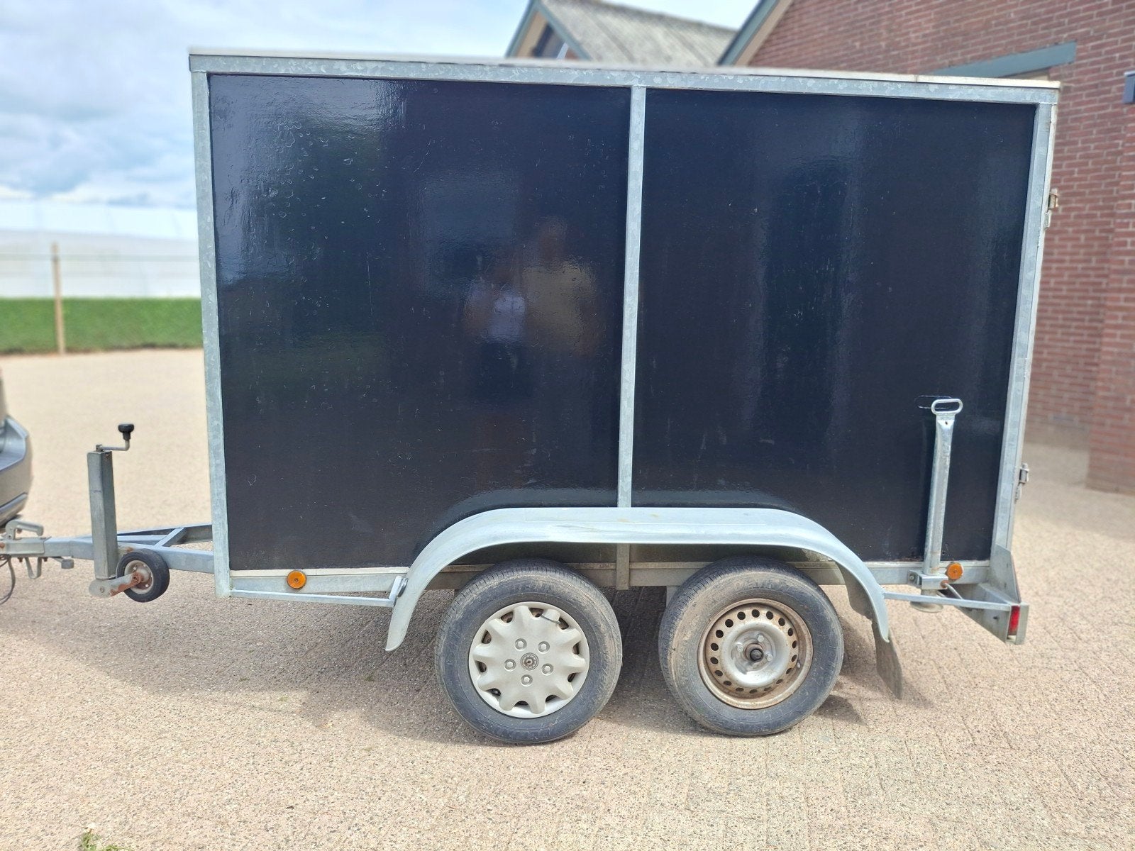 Gesloten aanhangwagen, Ophalen, Gebruikt
