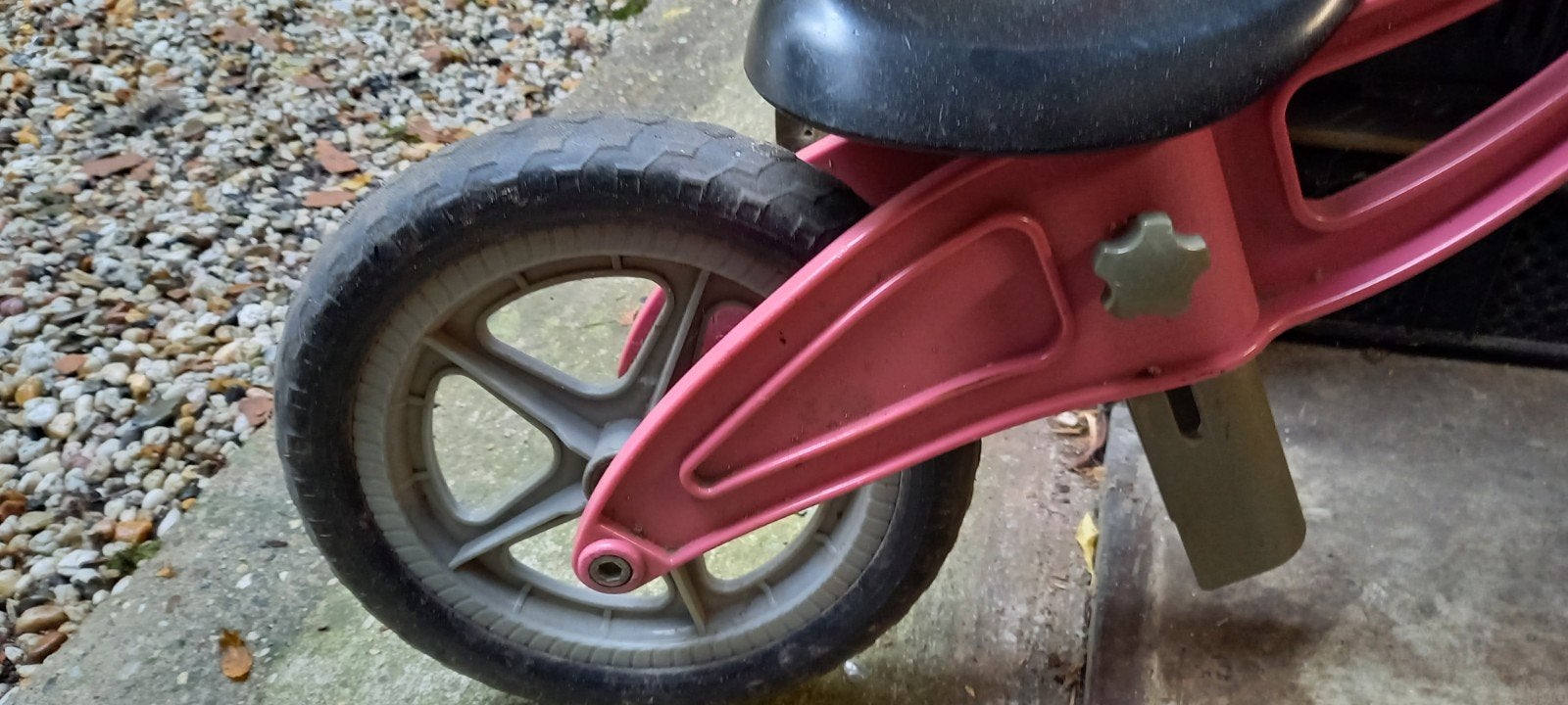 Roze loopfietsje, zithoogte verstelbaar, Ophalen, Gebruikt, Loopfiets