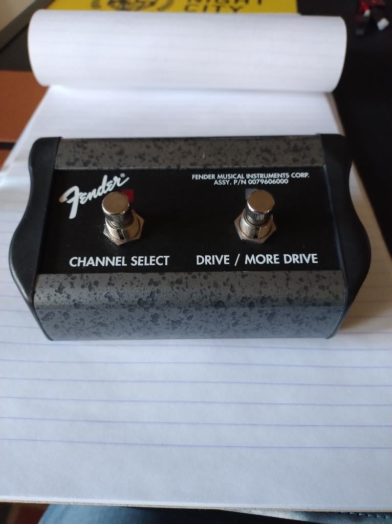 Originele Fender 2-knops footswitch / voetschakelaar, Ophalen of Verzenden, Zo goed als nieuw
