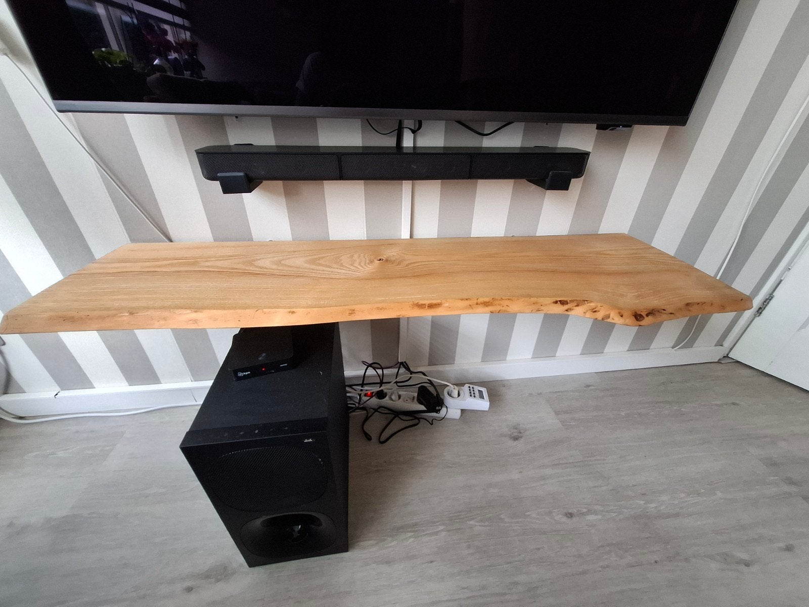 massief eikenhouten wandplank met ophangsysteem, Ophalen of Verzenden, Zo goed als nieuw