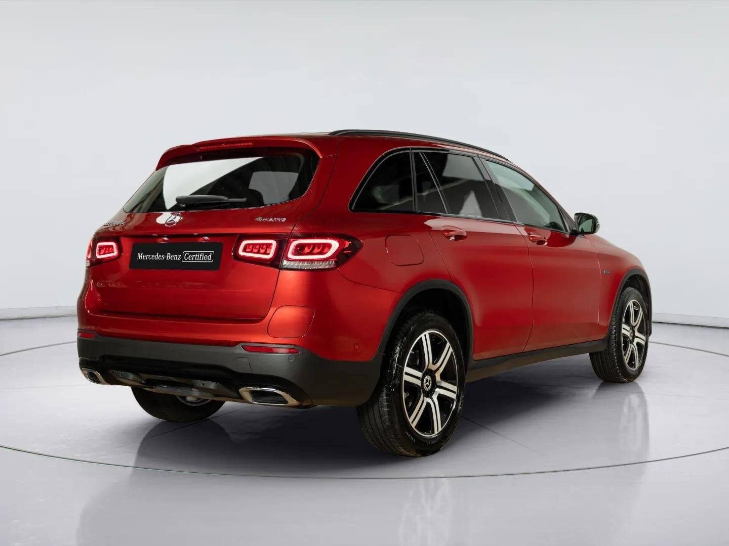 Mercedes-Benz GLC 300e 4MATIC | Trekhaak, Auto's, Mercedes-Benz, Automaat, 14 kWh, Gebruikt, 4 cilinders