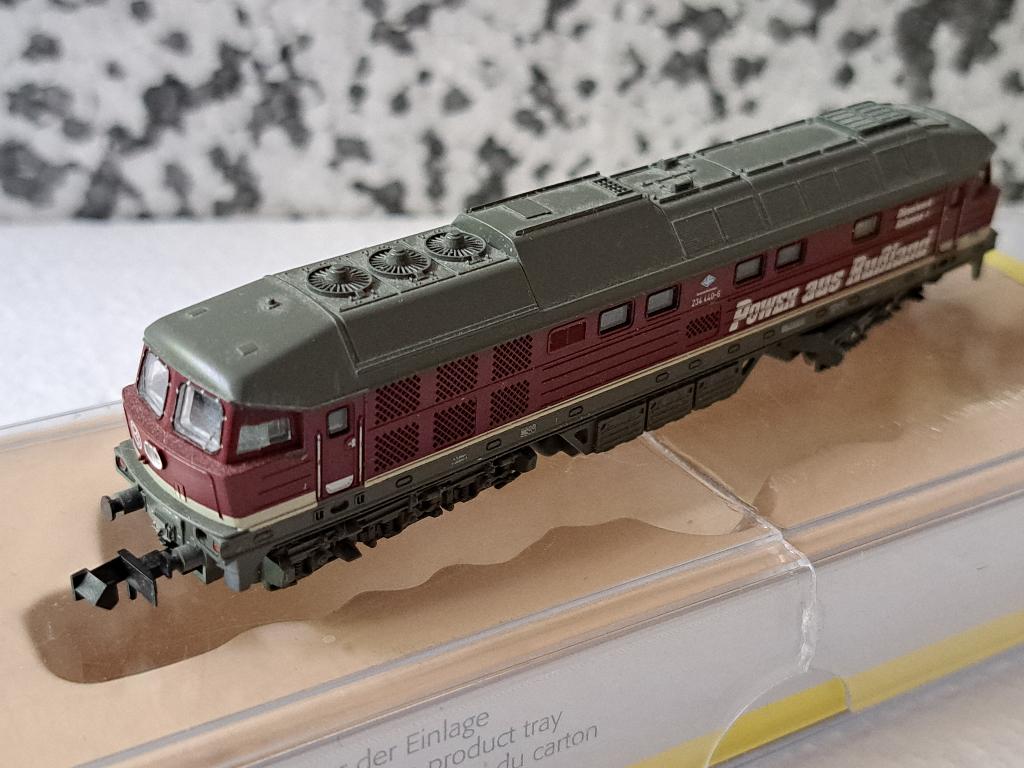 Minitrix  12595  BR 234-440 Ludmilla oud rood DCC, Hobby en Vrije tijd, Modeltreinen | N-Spoor, Gebruikt, Locomotief, Gelijkstroom of Wisselstroom