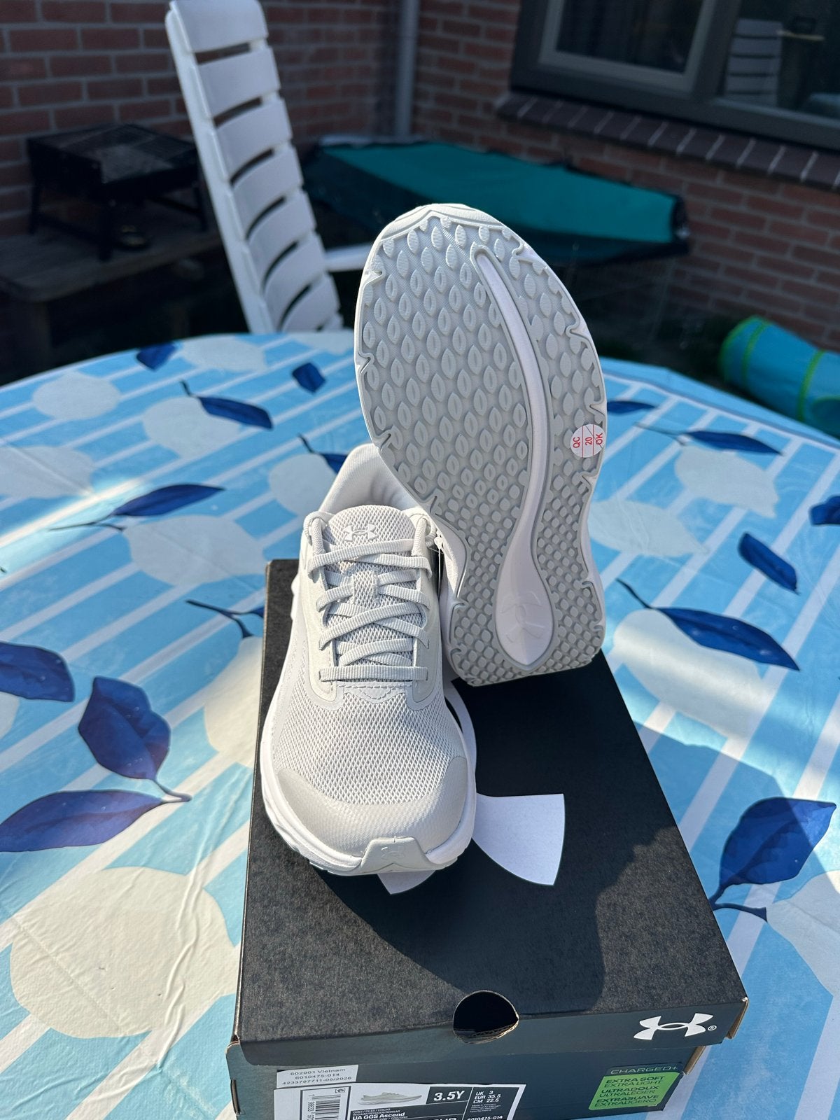 Under Armour sneakers Nieuw in doos, Ophalen of Verzenden, Nieuw, Grijs, Sneakers of Gympen