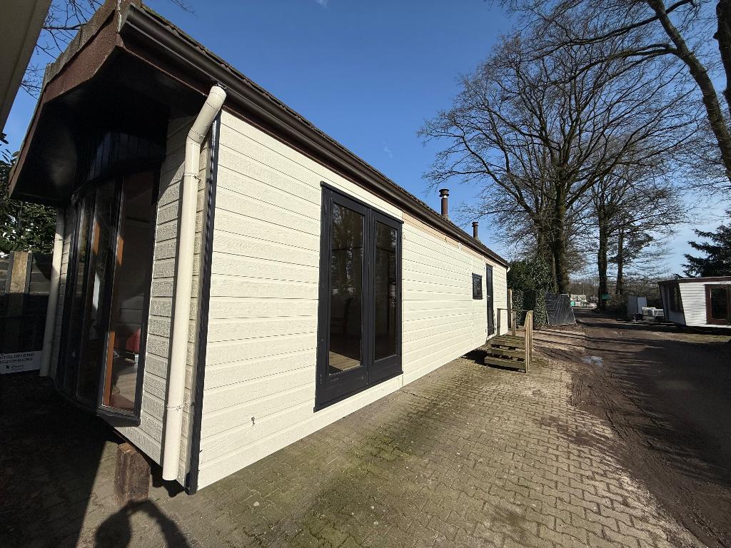 Chalet 11.10 x 4.10 - CV - Inloopdouche, Caravans en Kamperen, Tot en met 4