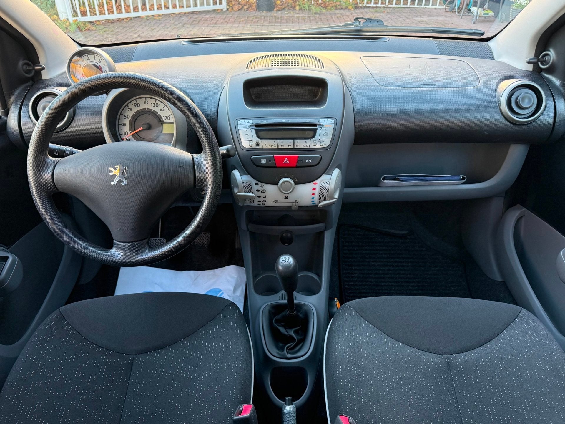 Peugeot 107 1.0-12V Millesim 200 | Airco | NAP, Auto's, Voorwielaandrijving, Euro 5, Stof, Gebruikt