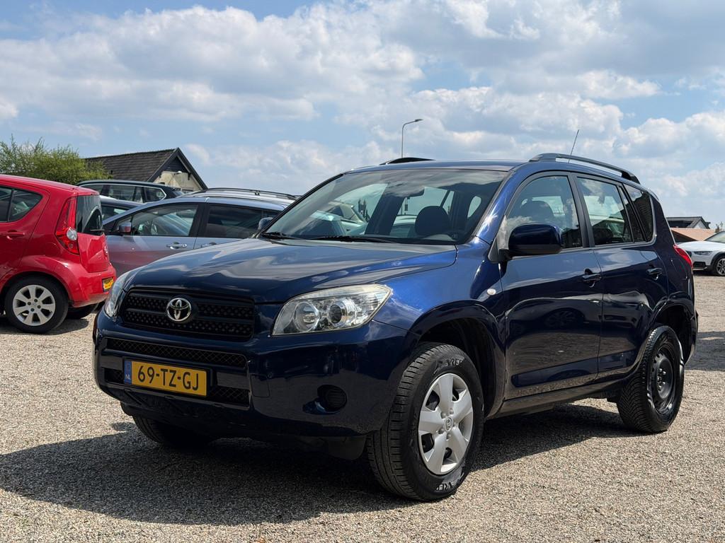 Toyota RAV4 2.0 VVTi 4WD Nette Auto Nieuwe Banden Goed Onder, Auto's, Toyota, 1998 cc, 4 cilinders, 2000 kg, Blauw