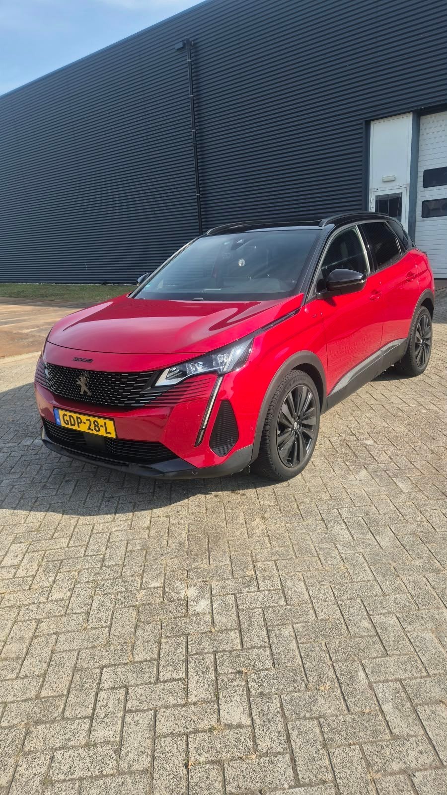 Peugeot 3008 1.2 Puretech 130pk GTLine S&S Eat8 2021 Rood, Auto's, 1295 kg, 1199 cc, Verwarmde buitenspiegels, 690 kg