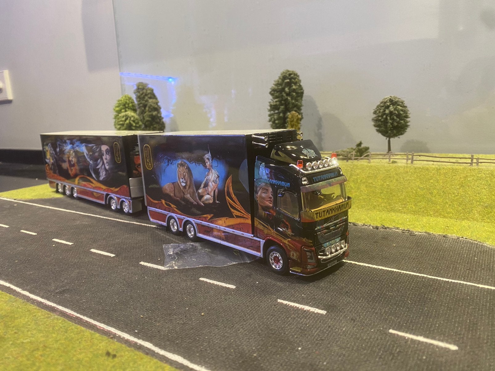 Volvo FH Zweedse LZV combinatie van Tutankhamun, Ophalen of Verzenden, Zo goed als nieuw, Bus of Vrachtwagen, Tekno