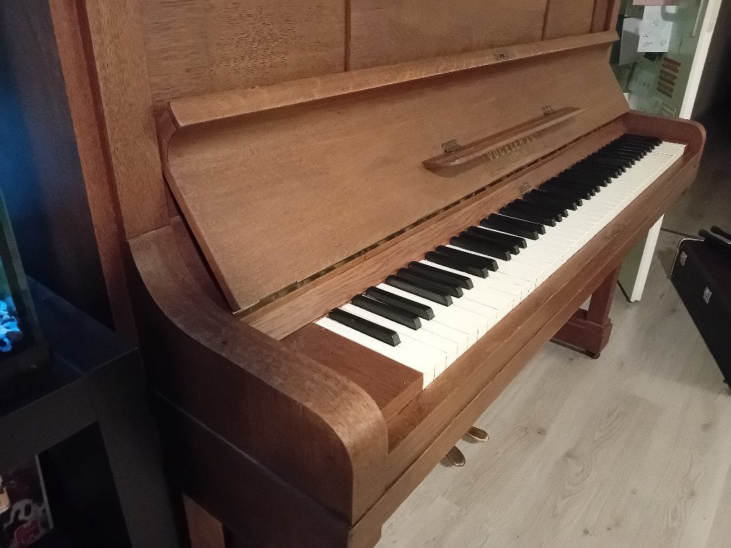 Piano gratis op te halen, Muziek en Instrumenten, Piano's, Ophalen, Gebruikt, Bruin, Piano