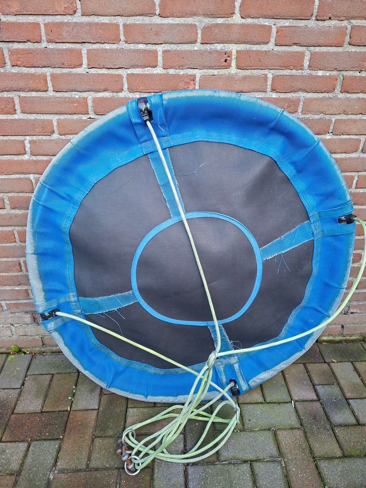nest schommel, Ophalen