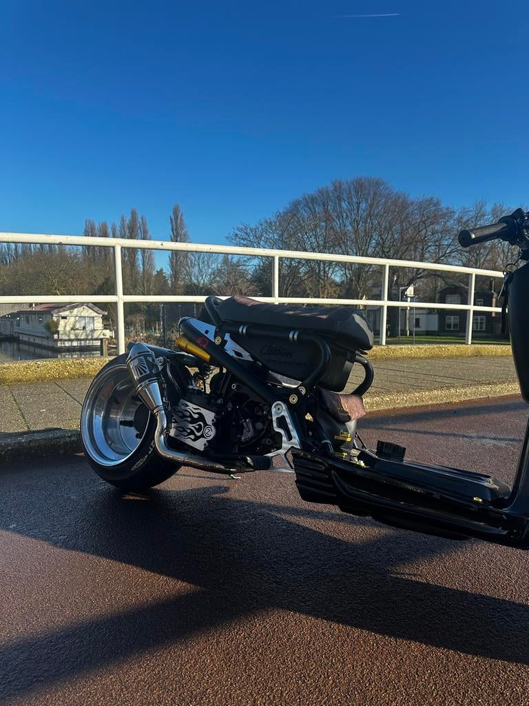 Custom Honda Zoomer - Zuinig, Weinig KM, Hotlap Uitlaat, Fietsen en Brommers, Brommers | Honda, Ophalen, Zo goed als nieuw