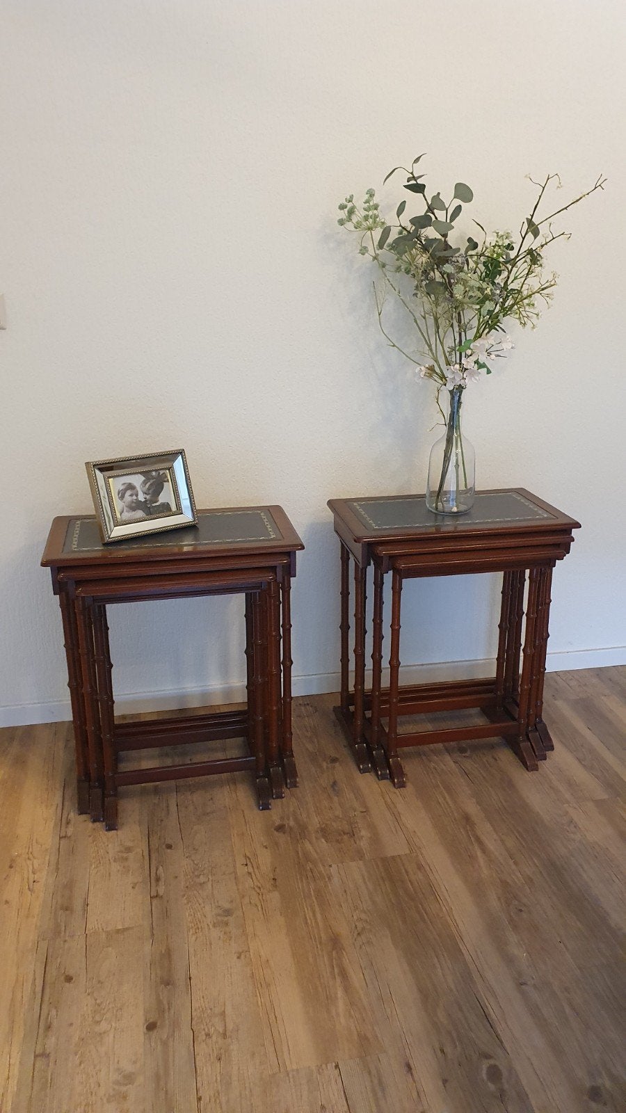 Nesting tables met lederen blad. Klassiek Engels, Ophalen