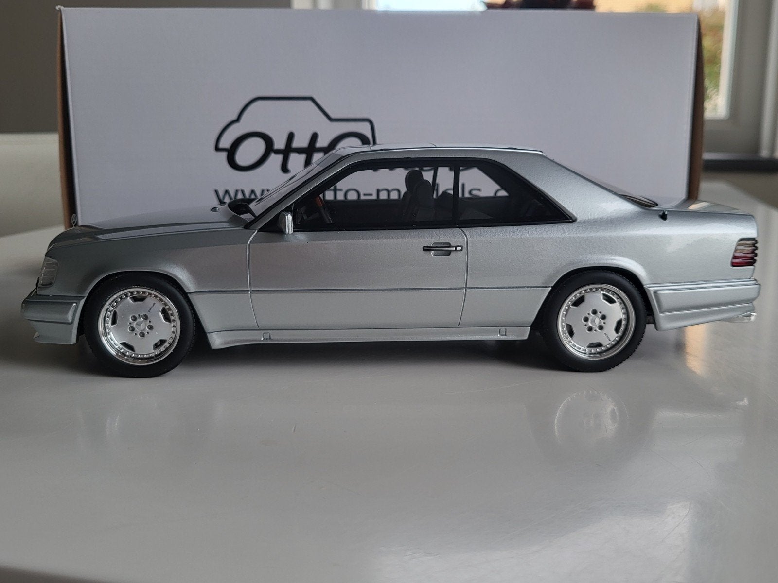 1:18 OttoMobile Mercedes E36 (C124) AMG #289/1500, OttOMobile, Ophalen of Verzenden, Zo goed als nieuw, CMC