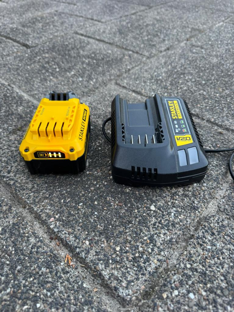 Stanley Fatmax V20 6.0 Ah Accu met Oplader, Ophalen of Verzenden, Zo goed als nieuw