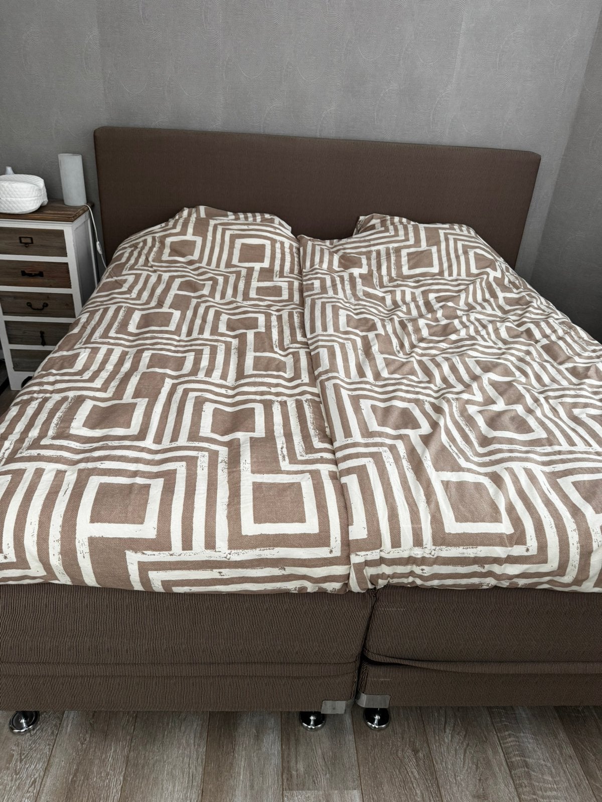 Boxspring van Swiss Sense 180x200, Huis en Inrichting, Ophalen, Gebruikt, Bruin, Tweepersoons