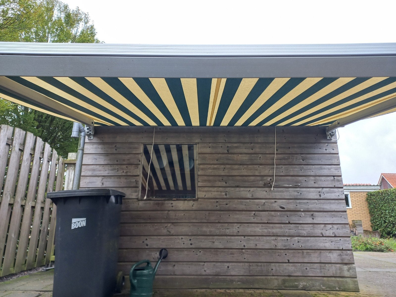 2x Elektrische knikarmschermen - Groen/wit gestreept, Ophalen, Gebruikt, Elektrisch, 150 tot 300 cm